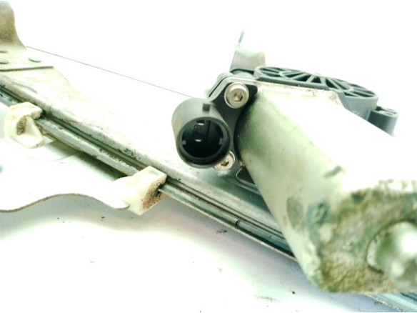 8200733828 ELEVALUNAS PUERTA LAT DEL DER DACIA DUSTER|Desguaces La Cabaña