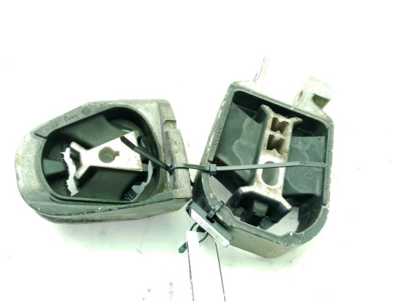 26023 SOPORTE MOTOR INF VOLVO V40 Fastback (525, 526)|Desguaces La Cabaña