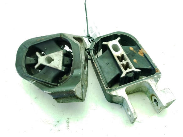 26023 SOPORTE MOTOR INF VOLVO V40 Fastback (525, 526)|Desguaces La Cabaña