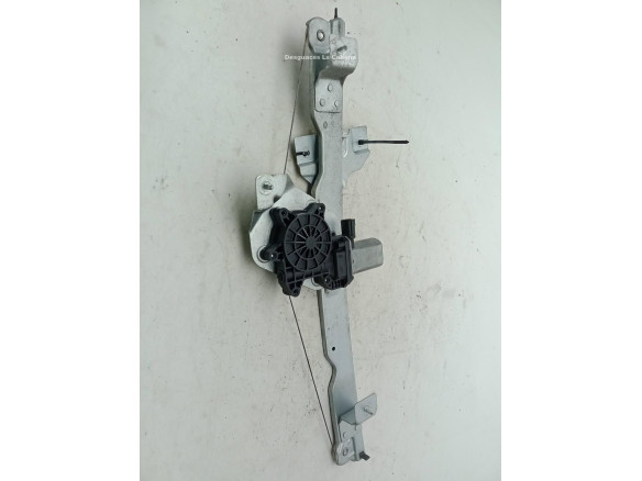 807213506R ELEVALUNAS PUERTA LAT DEL IZQ DACIA DUSTER|Desguaces La Cabaña