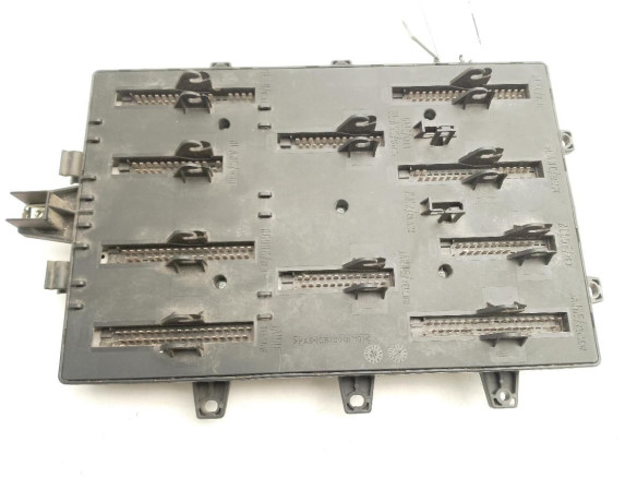 5010561943 CAJA FUSIBLES INTERIOR (BSI) RENAULT Magnum|Desguaces La Cabaña