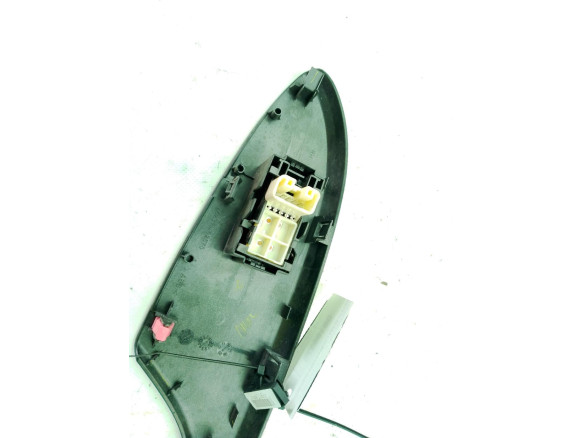 848100D030 MANDO ELEVALUNAS PUERTA LAT DEL DER TOYOTA COROLLA Sedán (_E15_)|Desguaces La Cabaña