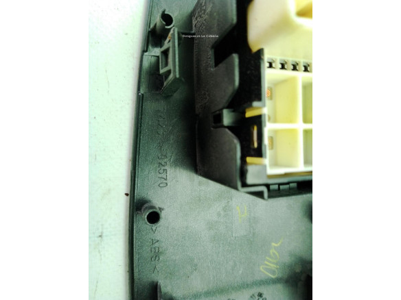 848100D030 MANDO ELEVALUNAS PUERTA LAT DEL DER TOYOTA COROLLA Sedán (_E15_)|Desguaces La Cabaña