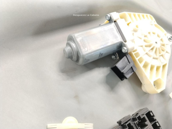 A1697303779 ELEVALUNAS PUERTA LAT TRA IZQ MERCEDES BENZ CLASE B (W245)|Desguaces La Cabaña