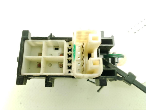 MANDO ELEVALUNAS PUERTA LAT DEL DER TOYOTA YARIS (_P13_)|Desguaces La Cabaña