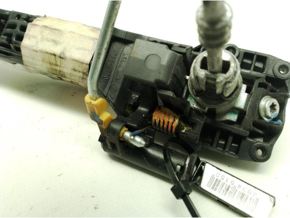 MANILLA PUERTA LAT DEL IZQ EXT TOYOTA YARIS (_P9_)|Desguaces La Cabaña