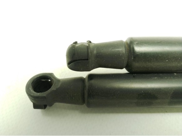 AMORTIGUADOR PORTON / TAPA MALETA NISSAN NOTE (E11, NE11)|Desguaces La Cabaña