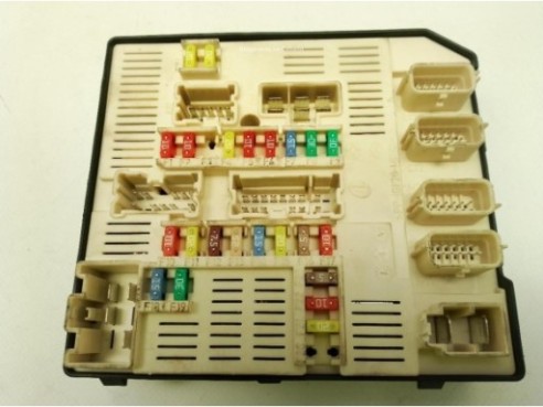 284B68372R CAJA FUSIBLES INTERIOR (BSI) RENAULT MEGANE III Fastback (BZ0_)|Desguaces La Cabaña