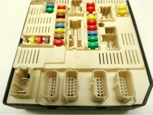 CAJA FUSIBLES INTERIOR (BSI)|Desguaces La Cabaña 2