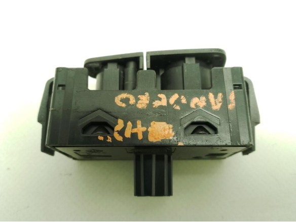 INTERRUPTOR WARNING DACIA SANDERO II|Desguaces La Cabaña