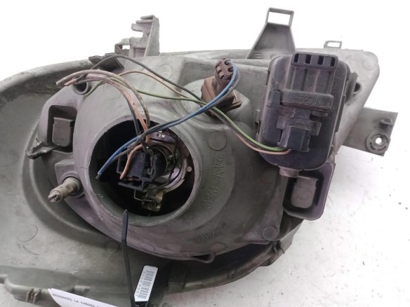 7700311372 FARO DERECHO RENAULT TRAFIC II Furgón (FL)|Desguaces La Cabaña