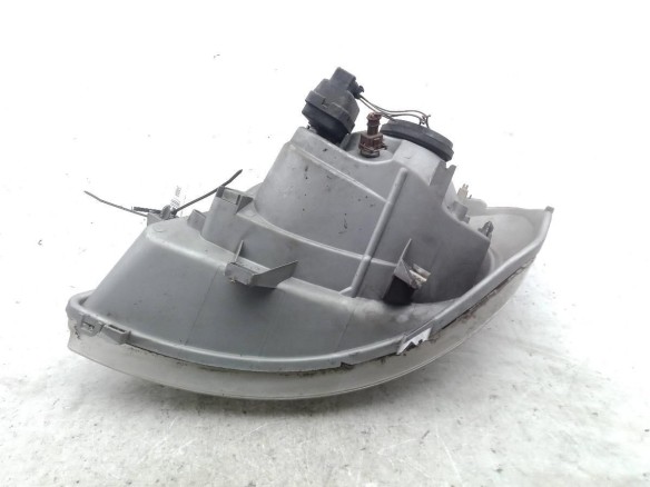 7700311372 FARO DERECHO RENAULT TRAFIC II Furgón (FL)|Desguaces La Cabaña