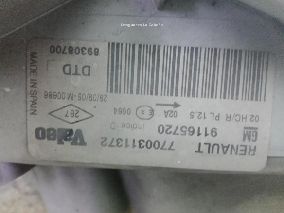 7700311372 FARO DERECHO RENAULT TRAFIC II Furgón (FL)|Desguaces La Cabaña