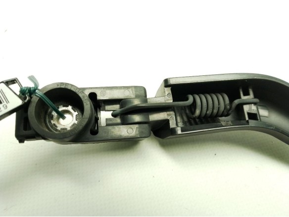 BRAZO LIMPIAPARABRISAS TRA PORTÓN TOYOTA YARIS (_P13_)|Desguaces La Cabaña