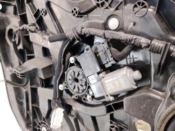 824713Z000 ELEVALUNAS PUERTA LAT DEL IZQ HYUNDAI i40 (VF)|Desguaces La Cabaña