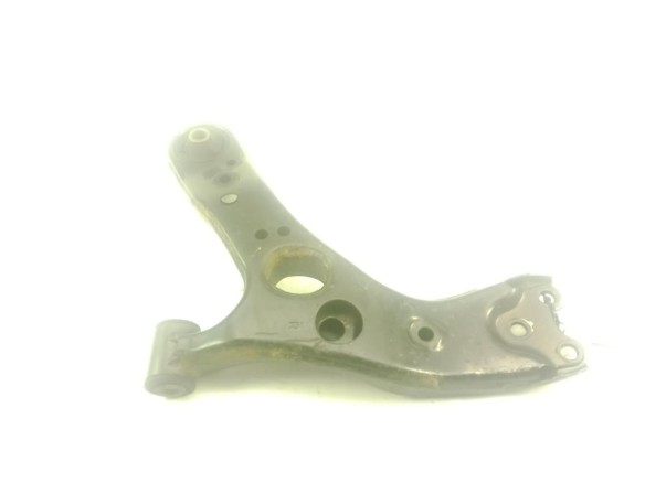 Y0119058 BRAZO SUSPENSION DEL DER INF LEXUS CT (ZWA10_) |Desguaces La Cabaña