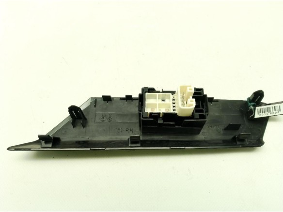 MANDO ELEVALUNAS PUERTA LAT TRA DER TOYOTA RAV 4 IV (_A4_)|Desguaces La Cabaña