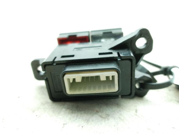 93790Q0000 INTERRUPTOR WARNING HYUNDAI i20 III (BC3, BI3)|Desguaces La Cabaña