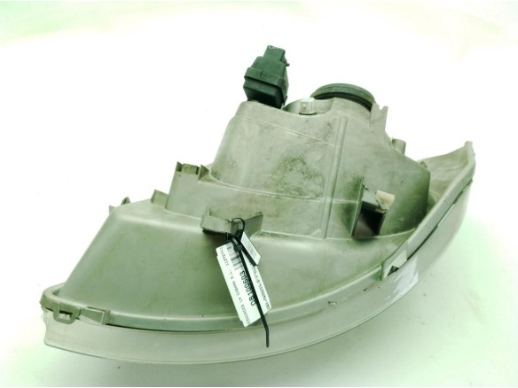 7700311372 FARO DERECHO RENAULT TRAFIC II Furgón (FL)|Desguaces La Cabaña