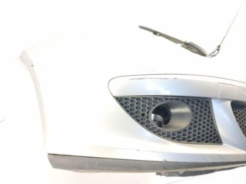 5P0807217M GRU PARAGOLPES DEL SEAT ALTEA (5P1)|Desguaces La Cabaña