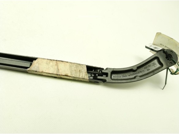 BRAZO LIMPIAPARABRISAS DEL DER RENAULT MEGANE IV (B9A/M_)|Desguaces La Cabaña