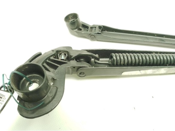 BRAZO LIMPIAPARABRISAS DEL CENTRAL TOYOTA YARIS (_P13_)|Desguaces La Cabaña