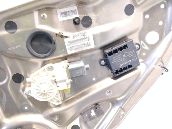 A2127301879 ELEVALUNAS PUERTA LAT TRA DER MERCEDES BENZ CLASE C (W204)|Desguaces La Cabaña