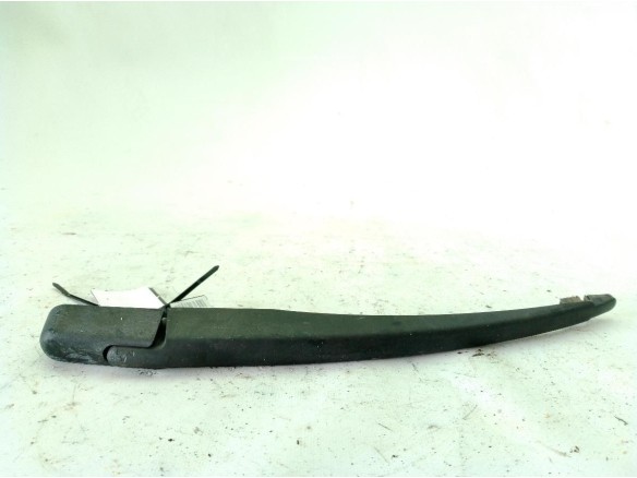 7701042368 BRAZO LIMPIAPARABRISAS TRA PORTÓN DACIA SANDERO|Desguaces La Cabaña