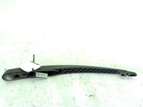 7701042368 BRAZO LIMPIAPARABRISAS TRA PORTÓN DACIA SANDERO|Desguaces La Cabaña