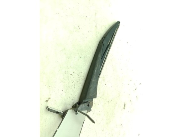 8524102060 BRAZO LIMPIAPARABRISAS TRA PORTÓN TOYOTA AURIS (_E18_)|Desguaces La Cabaña