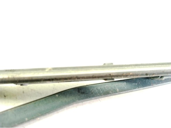 288815246R, 8200734776 BRAZO LIMPIAPARABRISAS DEL IZQ RENAULT MASTER III Furgón (FV)|Desguaces La Cabaña
