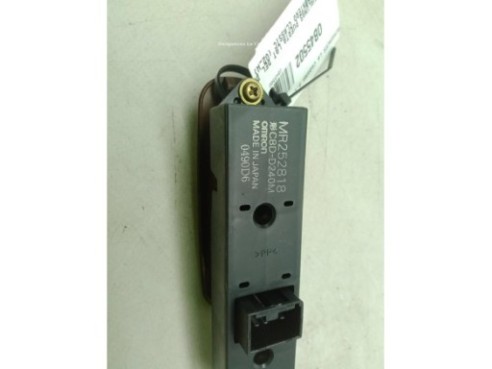   MANDO ELEVALUNAS PUERTA LAT DEL DER MITSUBISHI MONTERO   (V3_W, V2_W, V4_W)|Desguaces La Cabaña