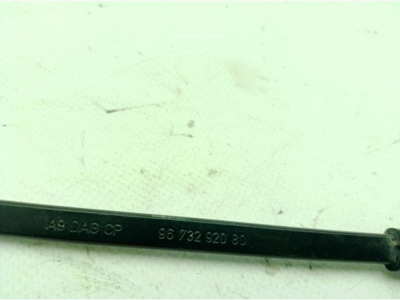 1608393380, 9673292080 BRAZO LIMPIAPARABRISAS DEL DER PEUGEOT 2008|Desguaces La Cabaña