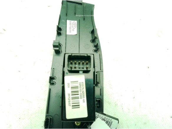 935763Z000, 935753Z000 MANDO ELEVALUNAS PUERTA LAT DEL DER HYUNDAI i40 (VF)|Desguaces La Cabaña