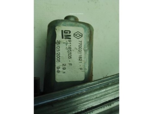 7700311821 ELEVALUNAS PUERTA LAT DEL DER RENAULT TRAFIC II Furgón (FL)|Desguaces La Cabaña