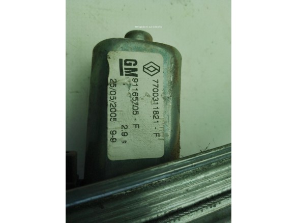 7700311821 ELEVALUNAS PUERTA LAT DEL DER RENAULT TRAFIC II Furgón (FL)|Desguaces La Cabaña