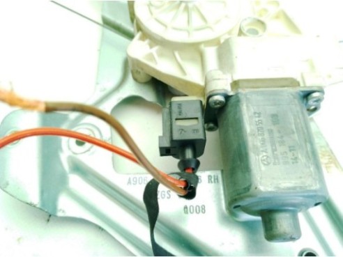 A9067200146, A0068205542 ELEVALUNAS PUERTA LAT DEL DER MERCEDES BENZ SPRINTER 3-t Furgón (906)|Desguaces La Cabaña