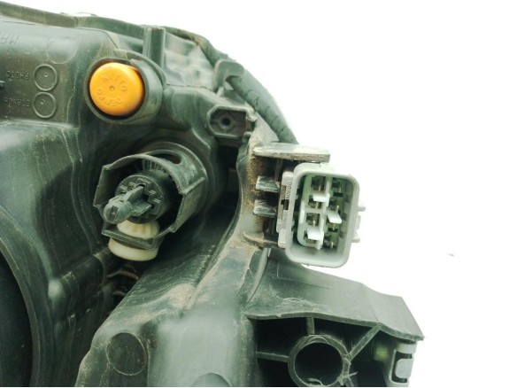 8117002J71, 8115002E21 FARO IZQUIERDO TOYOTA AURIS (_E18_)|Desguaces La Cabaña