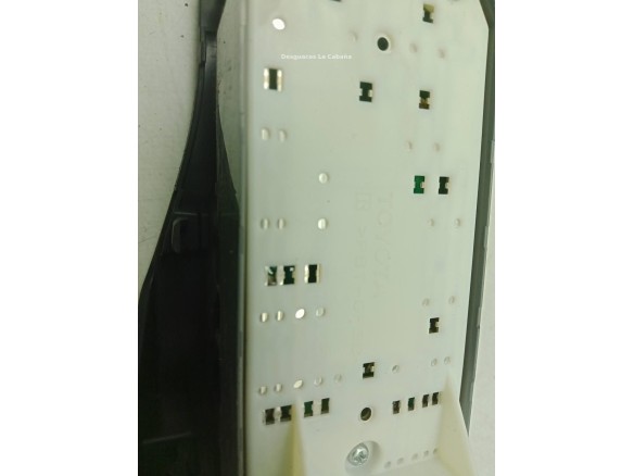 8482002320 MANDO ELEVALUNAS PUERTA LAT DEL IZQ TOYOTA AURIS (_E18_)|Desguaces La Cabaña