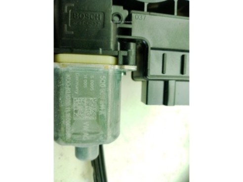 5F4839461D, 5Q0959811A ELEVALUNAS PUERTA LAT TRA IZQ SEAT LEON (5F1)|Desguaces La Cabaña