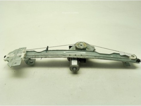 BRAZO LIMPIAPARABRISAS DEL DER DACIA DUSTER|Desguaces La Cabaña 2