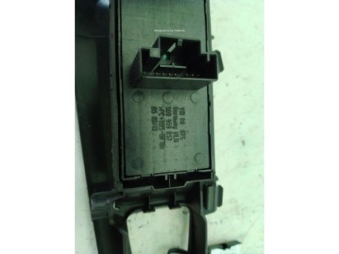 5G0959857F WHS MANDO ELEVALUNAS PUERTA LAT DEL IZQ SEAT LEON (5F1)|Desguaces La Cabaña