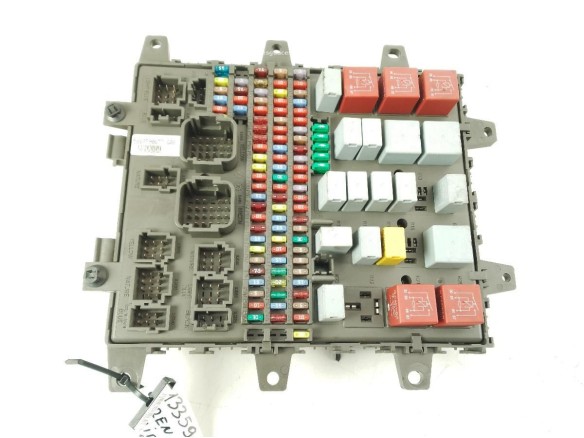 5010590677 G00 CAJA FUSIBLES INTERIOR (BSI) RENAULT Midlum|Desguaces La Cabaña