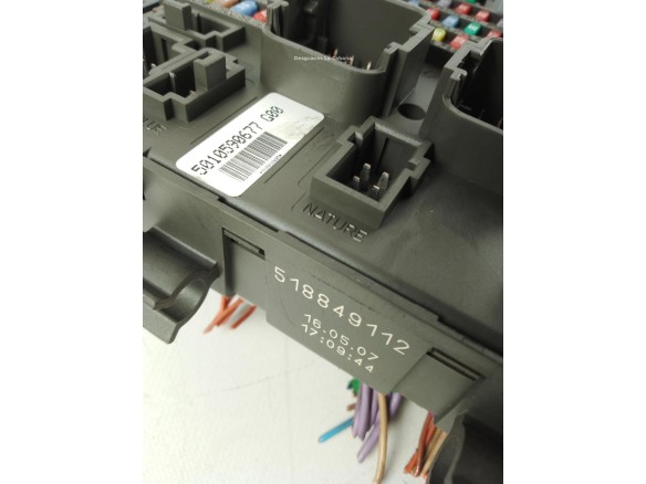 5010590677 G00 CAJA FUSIBLES INTERIOR (BSI) RENAULT Midlum|Desguaces La Cabaña