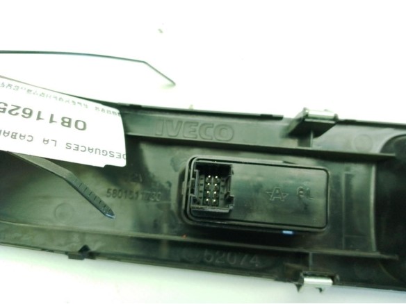 5801511730 MANDO ELEVALUNAS PUERTA LAT DEL DER IVECO DAILY VI Furgón|Desguaces La Cabaña