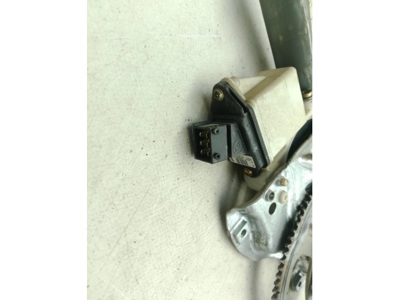 6982002120 ELEVALUNAS PUERTA LAT DEL IZQ TOYOTA COROLLA (_E12_)|Desguaces La Cabaña