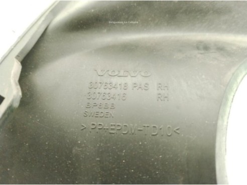 REJILLA PARAGOLPES DEL DER VOLVO XC60 (156)|Desguaces La Cabaña