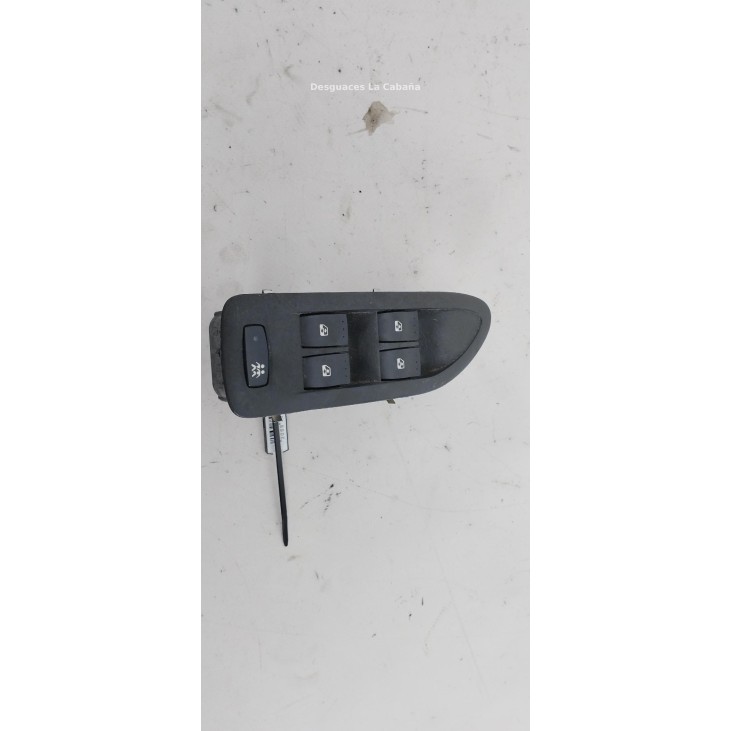 8200397297B  MANDO ELEVALUNAS PUERTA LAT DEL IZQ RENAULT LAGUNA II (BG0/1_) |Desguaces La Cabaña