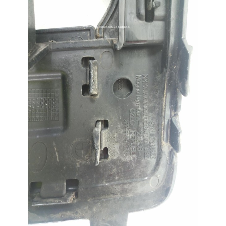 390110028 REJILLA PARAGOLPES DEL DER BMW X1 (F48) |Desguaces La Cabaña