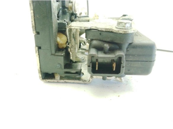 825029556R CERRADURA PUERTA LAT TRA DER DACIA DUSTER|Desguaces La Cabaña